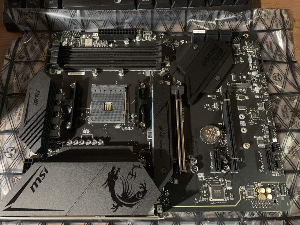 ATXマザーボード